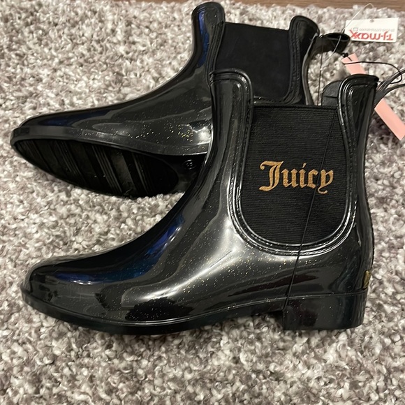 Juicy Couture Shoes - 🆕 NWT Juicy Couture Black Glitter Ankle Rainboots